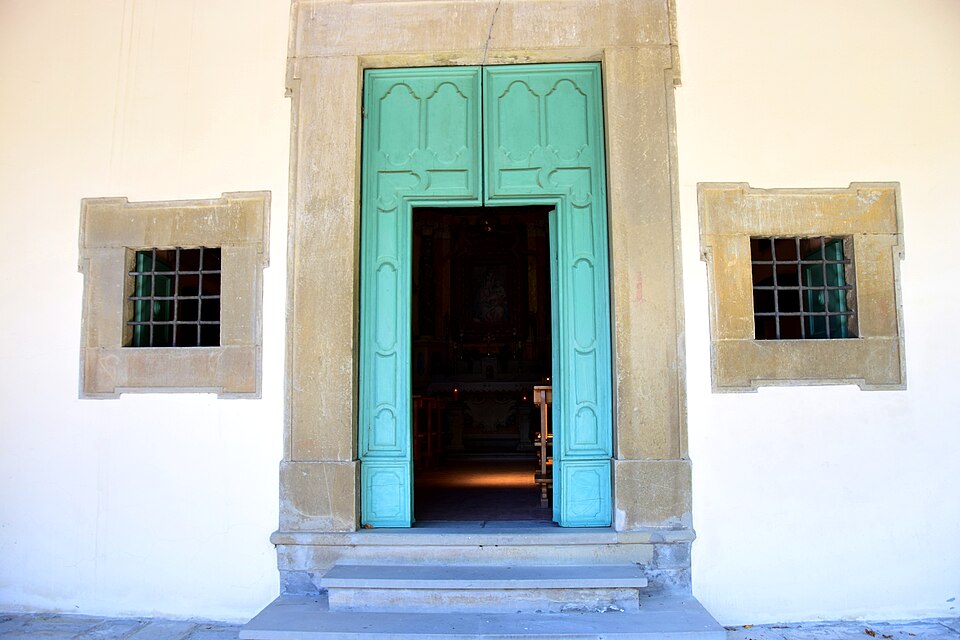 L'oratorio della Madonna delle Grazie nel borgo di Corniolo.