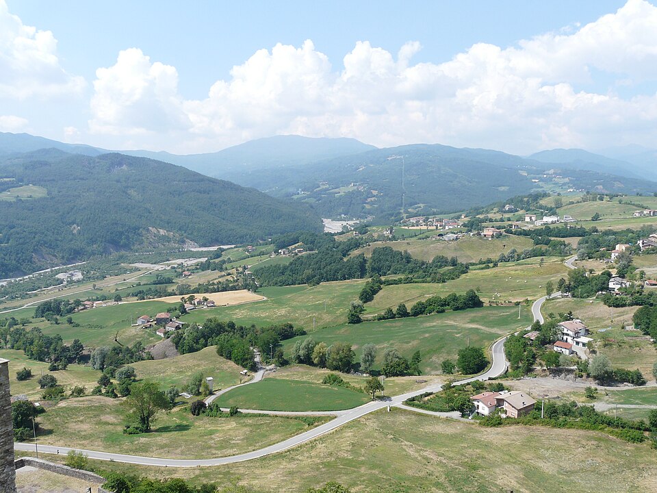 Le colline di Bardi. Foto del territorio, non dell'intero sentiero fra Rondanara, Caberra e Cantiga.