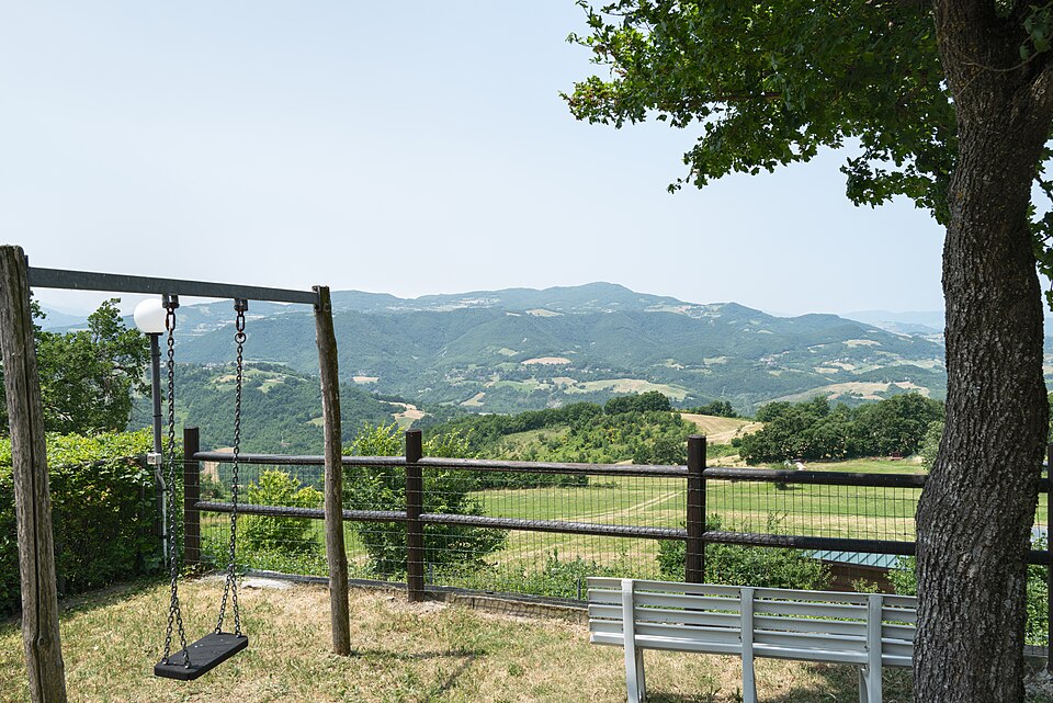 Il paesaggio di Borzano nel comune di Canossa, nel territorio dell'anello da Costa.