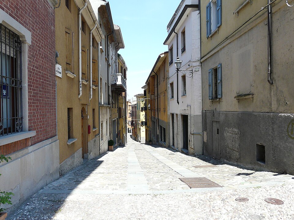 Fornovo di Taro. Foto di contesto comunale: l'anello della Rocca San Genesio parte ai Fenati, sulle alture.