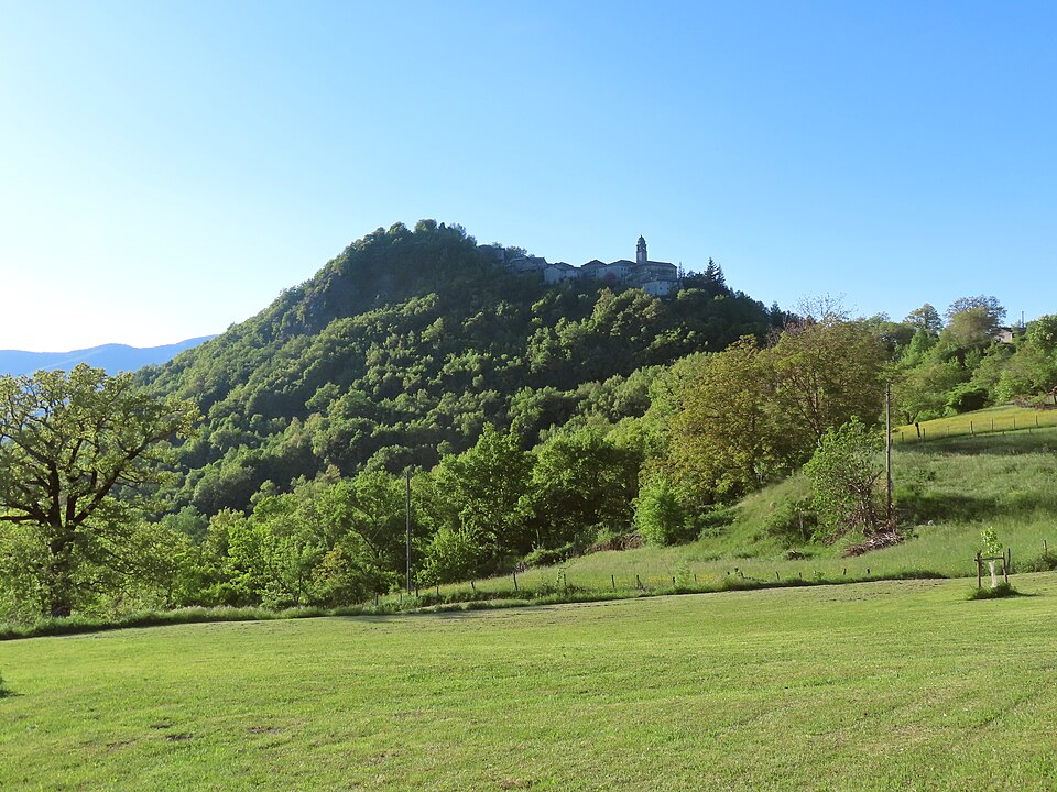 Belforte nel territorio di Borgo Val di Taro. Foto di contesto, non del Molinatico: il piccolo anello parte gia in quota.
