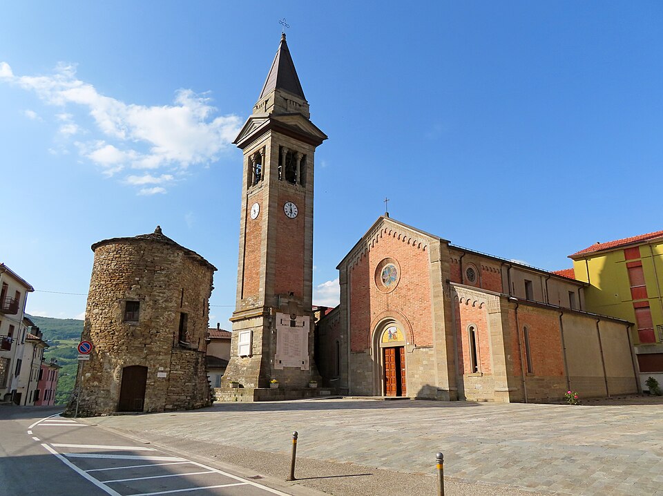 Il centro di Varsi. Foto del comune, non dei resti della Rocca: il breve anello parte a Manganini.