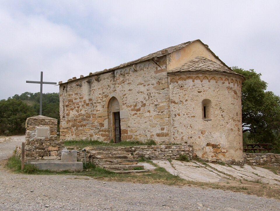 La chiesa di Santa Brigida sulle alture di Dolcedo, presso la partenza del circuito.