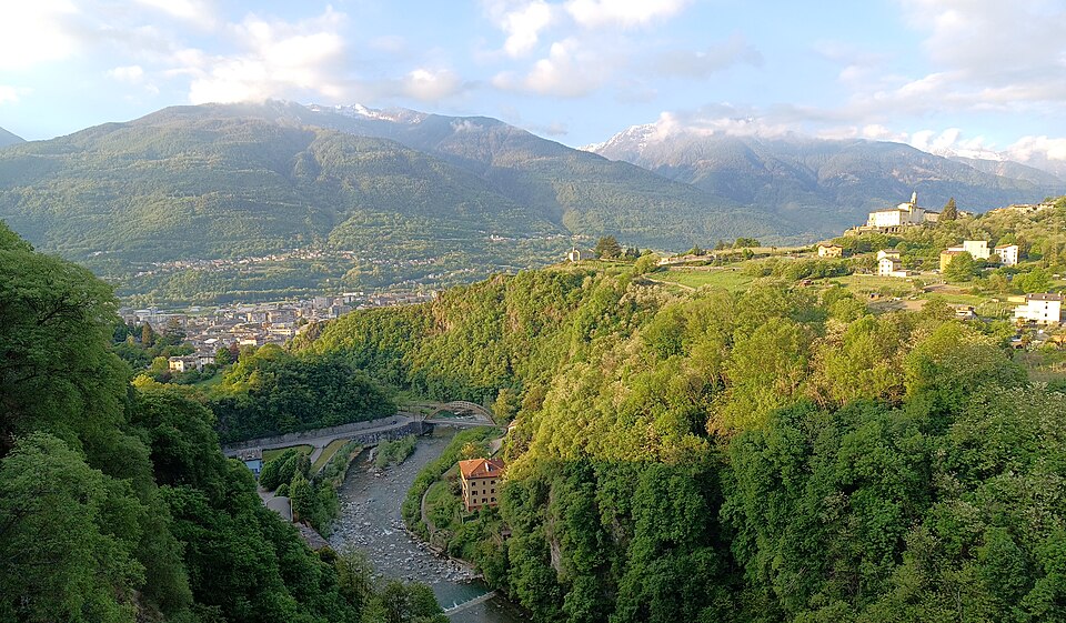 Vista dalla passerella delle Cassandre verso il Mallero e Sondrio.