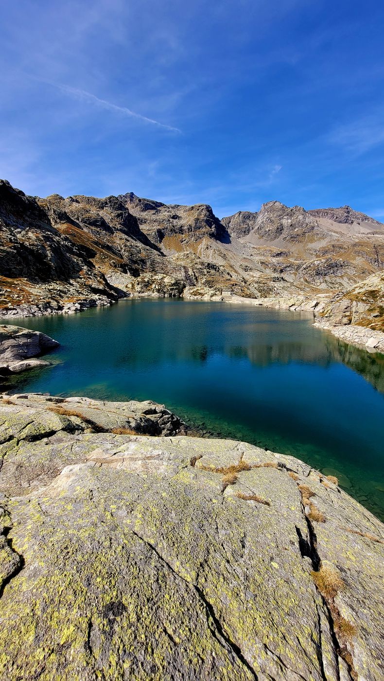 Acqua e rocce lungo l'anello del Truzzo, nella foto di Roberto.